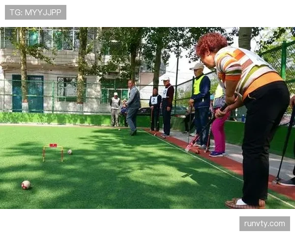 球门球规则：球何时算在比赛中必须出禁区